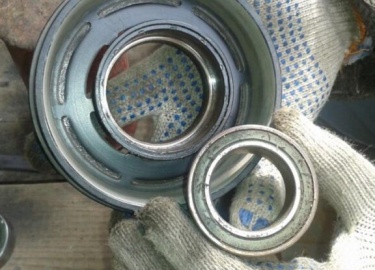 Как понять, что подшипник компрессора кондиционера вышел из строя и его пора менять? Как правильно осуществить замену компонента и что для этого ну...